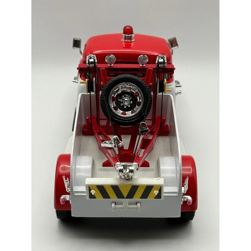 1953 Chevrolet 3100 Tow Truck Diecast Red White Thunder Towing Wrecker‎ 1/24
